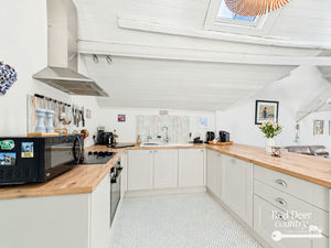 Kitchen- click for photo gallery